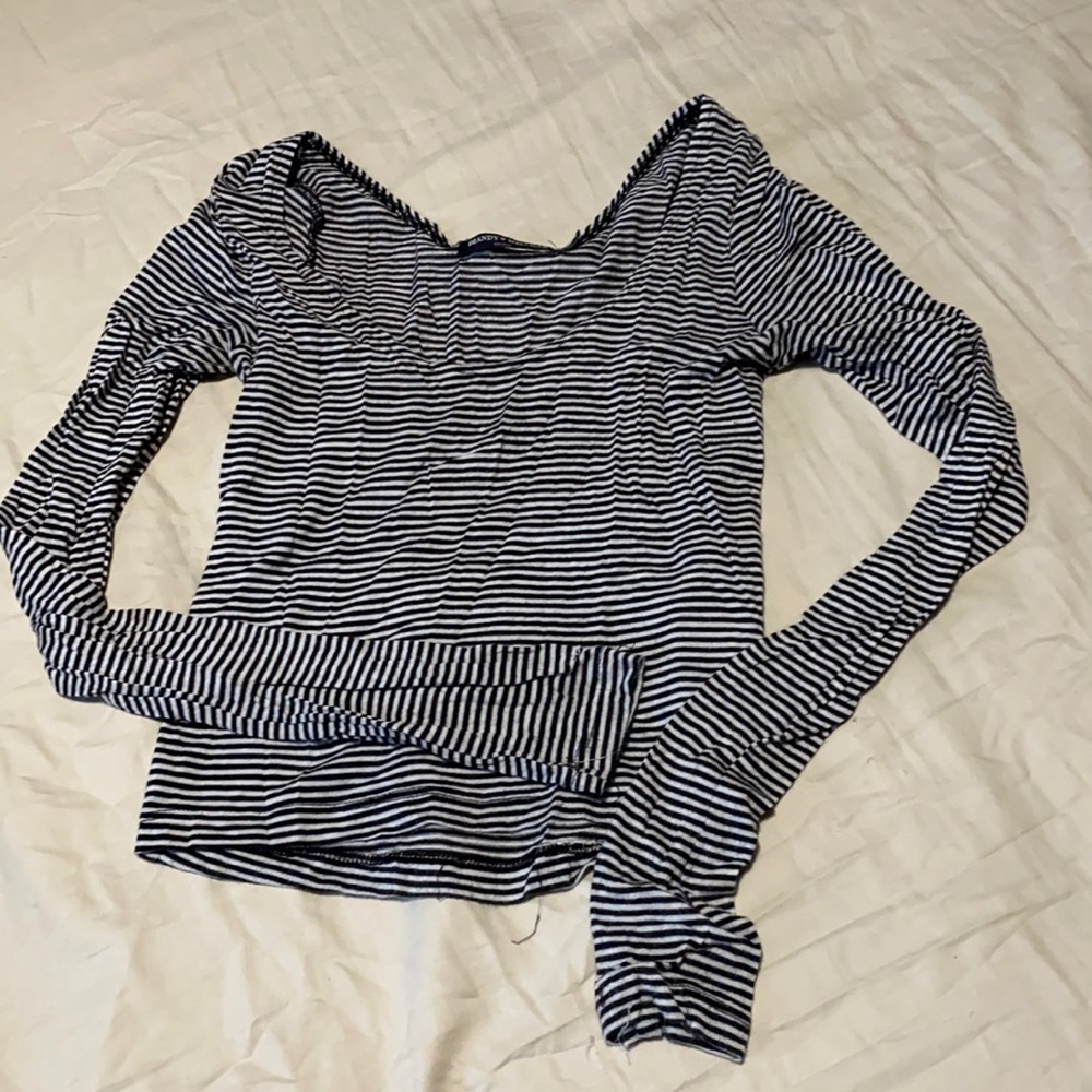BRANDY MELVILLE cropped long sleeve